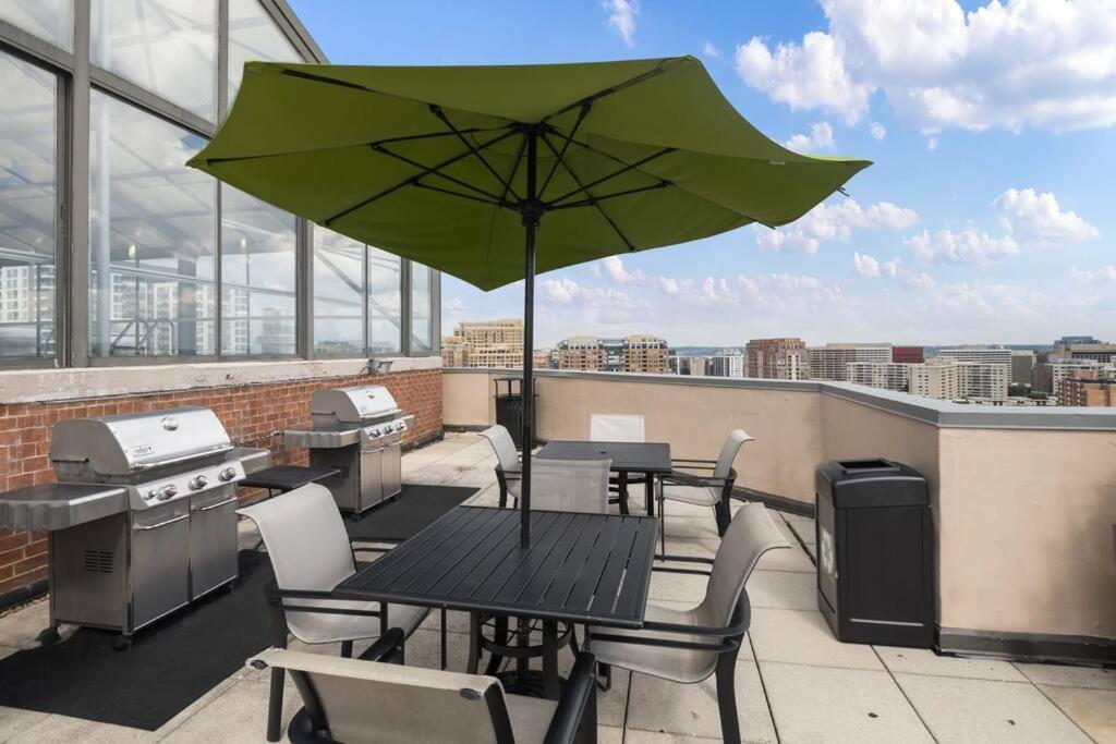 Incredible With Rooftop In Pentagon